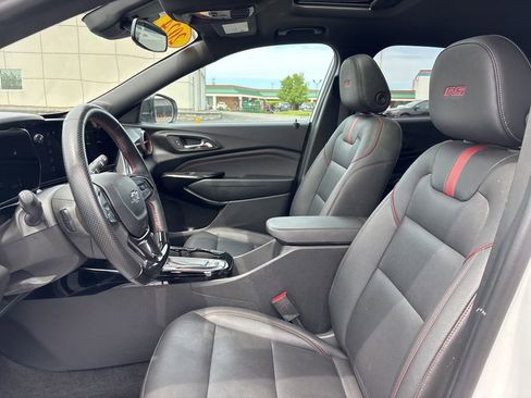Used 2024 Chevrolet Trax RS w/ Sunroof Package FWD image 29