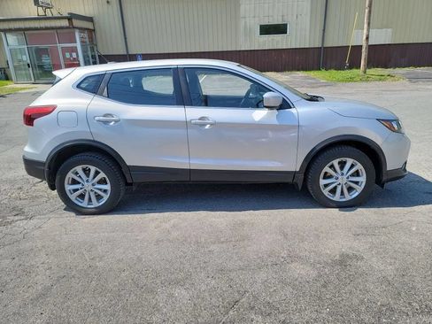 Used 2017 Nissan Rogue Sport S w/ S Appearance Package AWD/4WD image 4