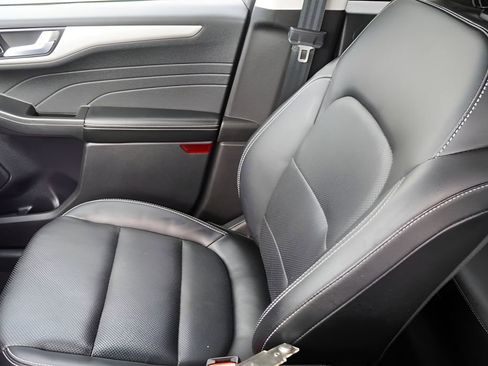 Used 2022 Ford Escape SEL w/ Technology Package image 30