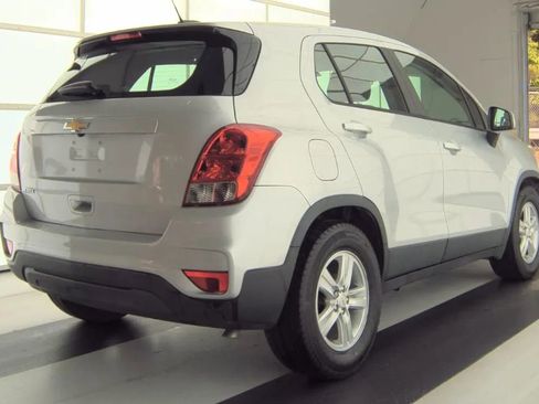 Used 2020 Chevrolet Trax LS FWD image 4