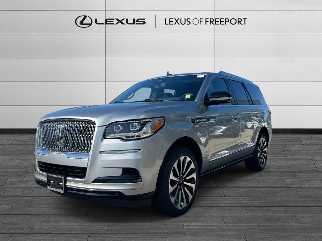 Used 2024 Lincoln Navigator Reserve AWD/4WD image 3