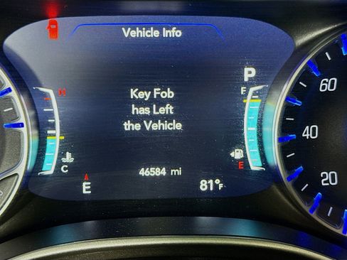 Used 2024 Chrysler Pacifica Touring-L FWD image 16