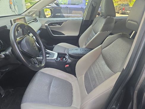 Used 2020 Toyota RAV4 Limited AWD/4WD image 4