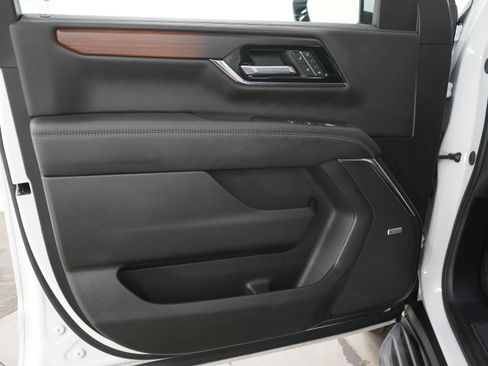 Used 2025 GMC Yukon Denali AWD/4WD image 26