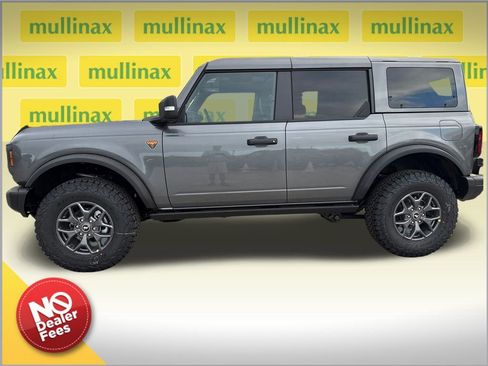 New 2025 Ford Bronco Badlands image 2