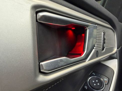 Used 2023 Ford Explorer Limited image 39