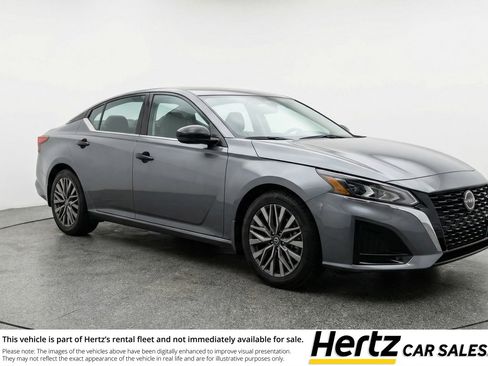 Used 2025 Nissan Altima 2.5 SV FWD image 1