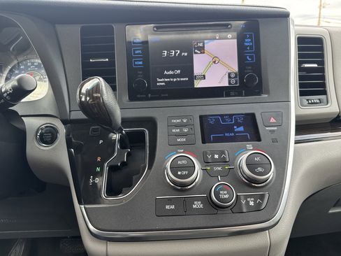 Used 2017 Toyota Sienna XLE w/ XLE Navigation Package image 19