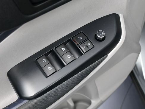 Used 2019 Toyota Highlander LE image 17