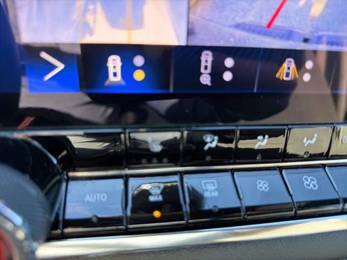 Used 2023 Chevrolet Colorado LT w/ LT Convenience Package II image 15