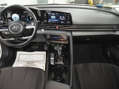 Used 2022 Hyundai Elantra SEL w/ Convenience Package FWD image 22