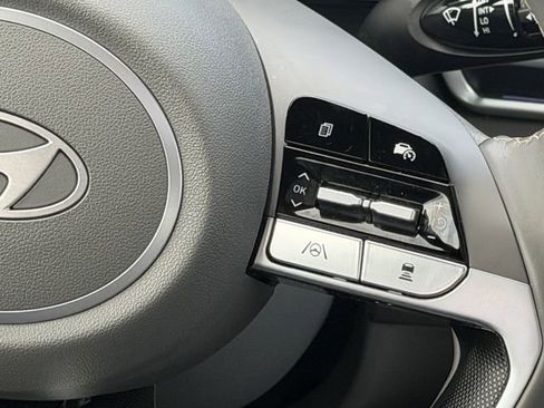 Used 2025 Hyundai Elantra SEL image 12