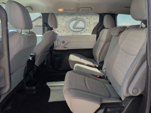 Used 2025 Toyota Sienna LE image 19