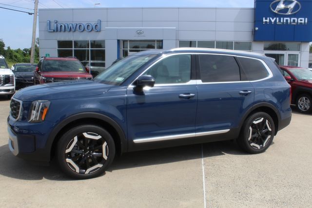 Used 2024 Kia Telluride S w/ S Sunroof Package FWD image 2