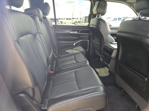 Used 2024 Jeep Wagoneer L Series II w/ Flexible Seating Group RWD image 23