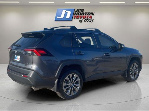 Used 2023 Toyota RAV4 XLE Premium image 5