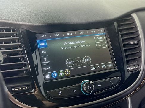 Used 2019 Chevrolet Trax LT w/ LT Convenience Package FWD image 29