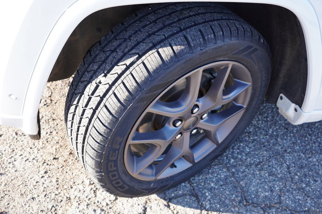 Certified 2021 Jeep Grand Cherokee Limited w/ Quick Order Package 28K 80th AWD/4WD image 13