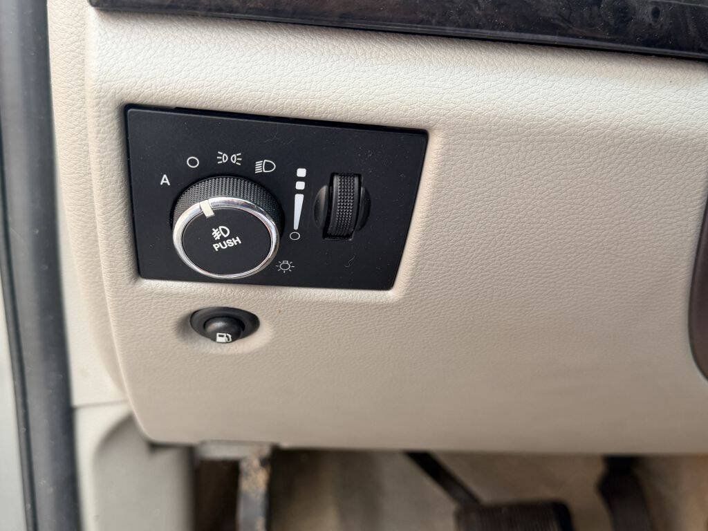 Used 2012 Jeep Grand Cherokee Laredo w/ Laredo E Group AWD/4WD image 14