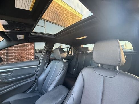 Used 2018 BMW 330i xDrive Sedan w/ Convenience Package image 17