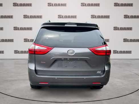 Used 2017 Toyota Sienna XLE Premium AWD/4WD image 4