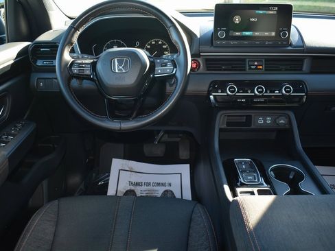 Used 2023 Honda Pilot Sport image 3