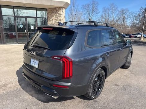 Used 2022 Kia Telluride EX w/ EX Premium Package image 3