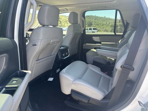 Used 2025 Ford Expedition Active AWD/4WD image 10