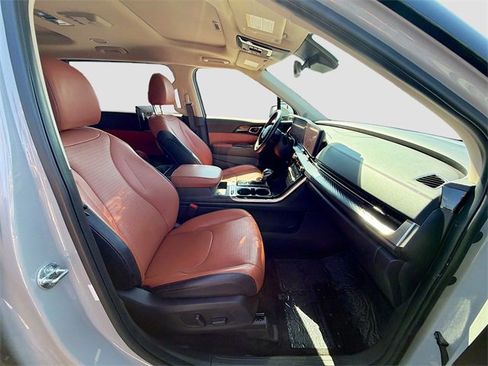 Used 2024 Kia Carnival SX Prestige image 15