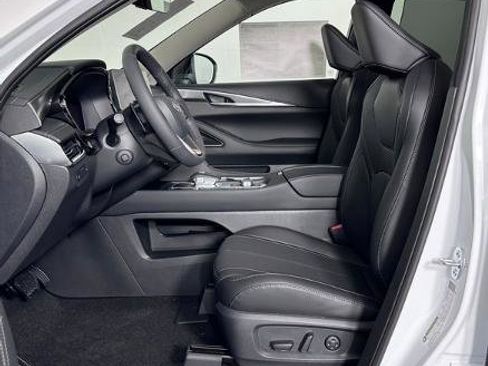 Certified 2026 INFINITI QX60 Luxe w/ Family Package image 14