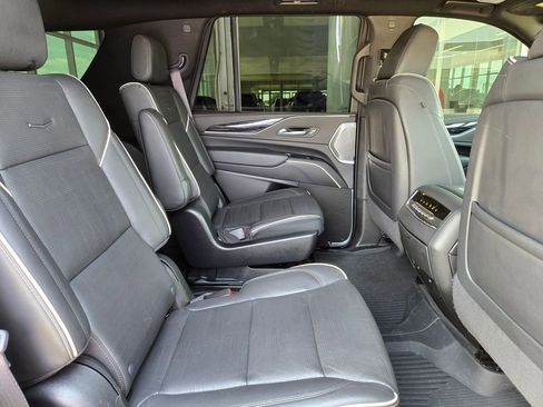 Used 2023 Cadillac Escalade Sport w/ LPO, ONYX Package image 31