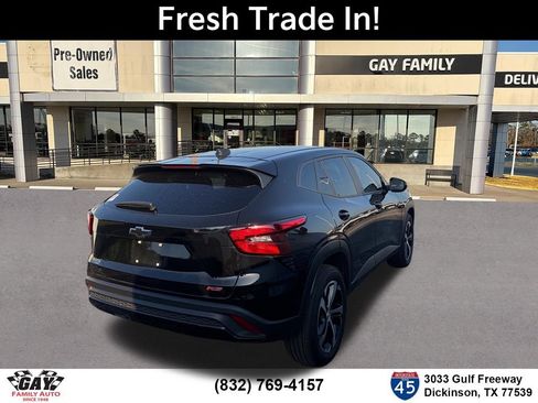 Used 2025 Chevrolet Trax RS w/ Sunroof Package FWD image 9