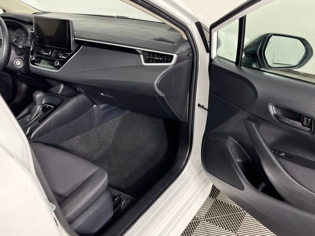 Used 2025 Toyota Corolla LE FWD image 27