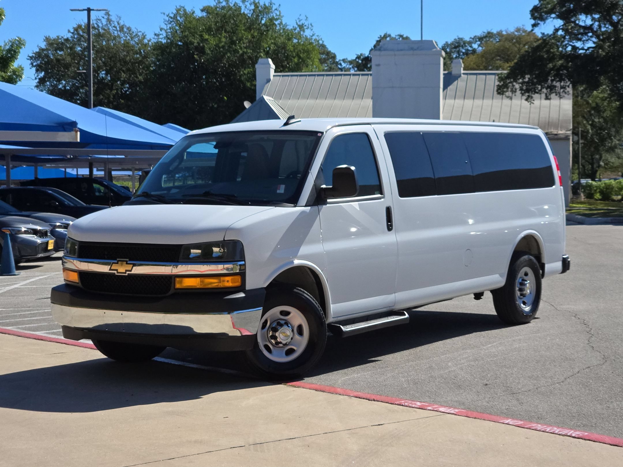 Used 2025 Chevrolet Express 3500 LT w/ LT Preferred Equipment Group RWD image 7