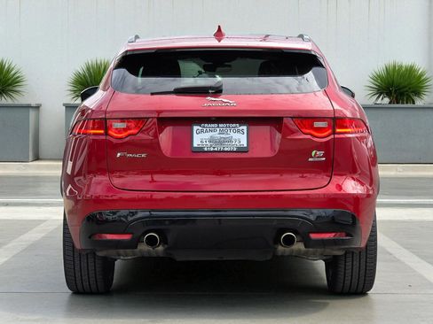 Used 2019 Jaguar F-PACE S image 8