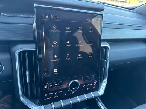 Used 2025 GMC Acadia Elevation image 26