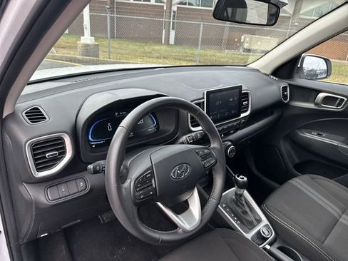 Used 2025 Hyundai Venue SEL image 20
