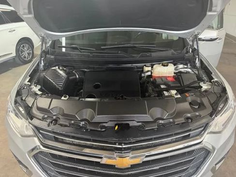 Used 2020 Chevrolet Traverse LT FWD image 19