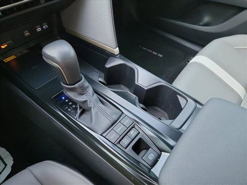 Used 2025 Toyota Camry SE w/ Convenience Package image 20