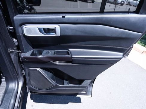 Used 2020 Ford Explorer Platinum w/ Premium Technology Package AWD/4WD image 57