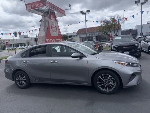 Used 2022 Kia Forte LXS w/ LXS Technology Package image 5