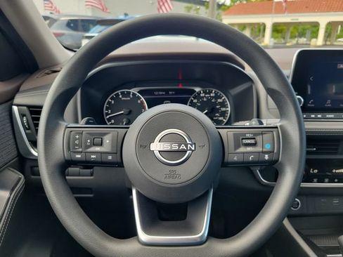 Used 2023 Nissan Rogue SV FWD image 18