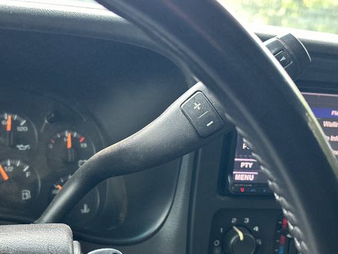 Used 2006 Chevrolet Silverado 2500 LT w/ Heavy-Duty Power Package image 20