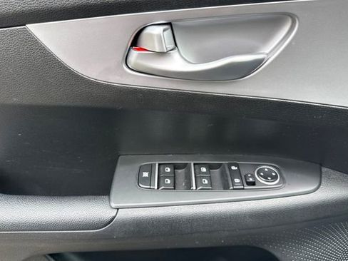 Used 2023 Kia Forte LXS w/ LXS Technology Package FWD image 11