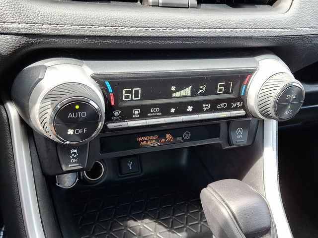 Used 2022 Toyota RAV4 XLE AWD/4WD image 16