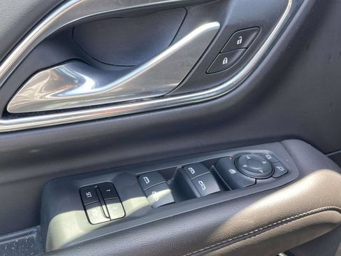 Used 2024 Chevrolet Suburban LT RWD image 15
