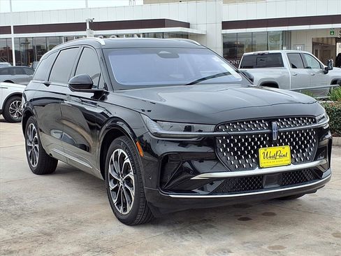 Certified 2024 Lincoln Nautilus Reserve w/ Equipment Group 202A image 6