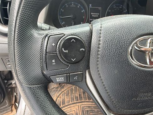 Used 2018 Toyota RAV4 LE FWD image 27