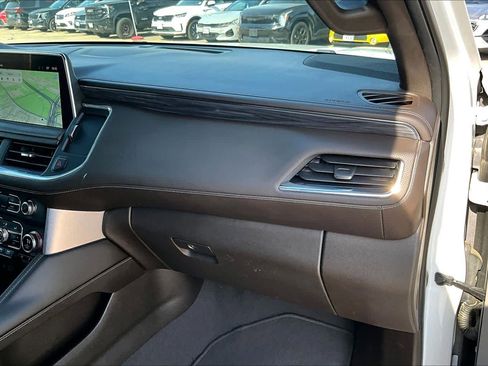 Used 2022 GMC Yukon SLT w/ SLT Premium Package image 19