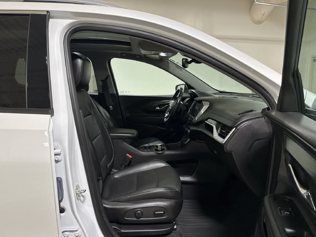 Used 2022 GMC Terrain SLT w/ Infotainment Package II AWD/4WD image 23